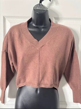 3/$25 Cotton Emporium Cropped V-Neck Sweater in Dusty Rose